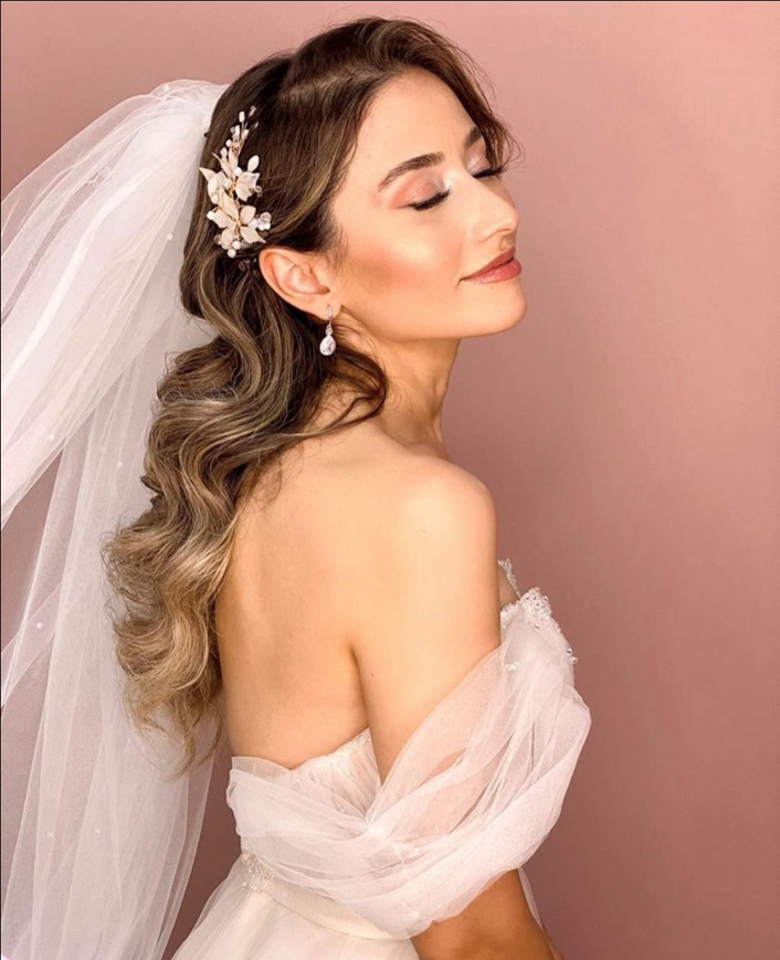 How to Select the Right Hair Accessories for Your Bridal Hairstyle
